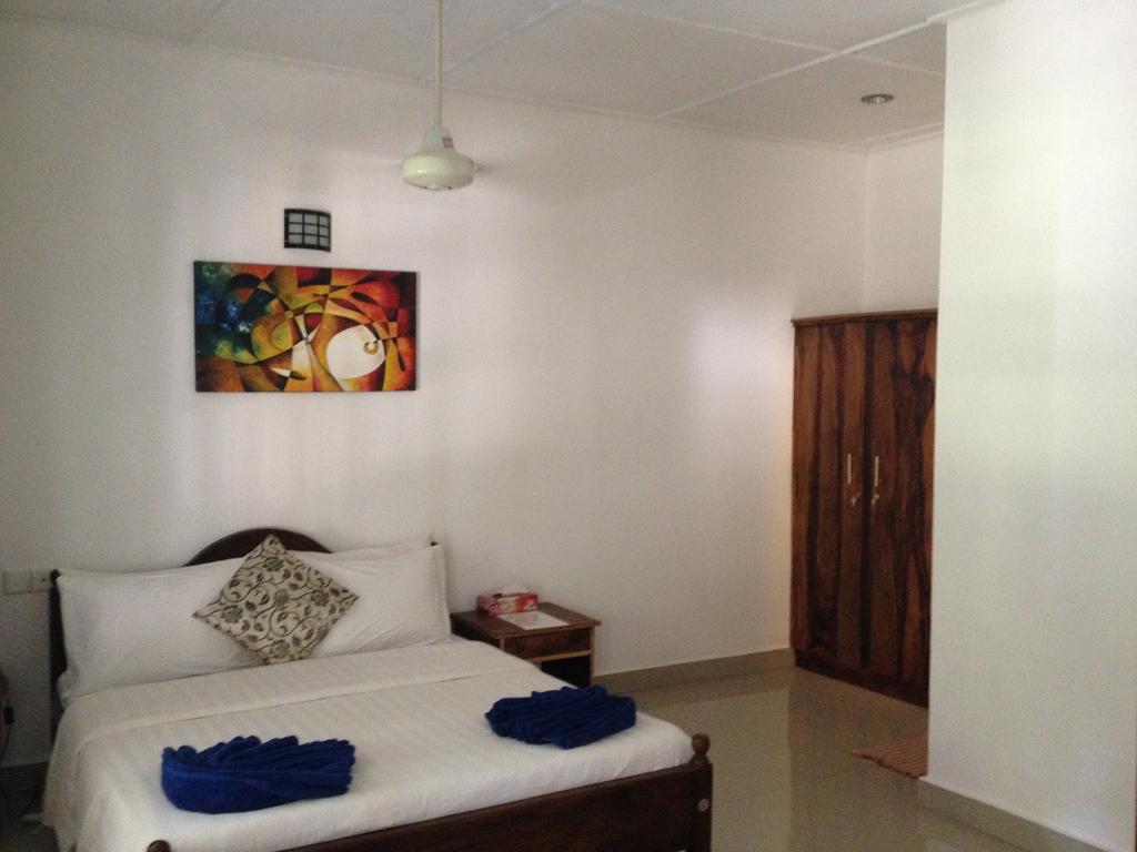 Fire Dragon Hideaway Hotel Negombo Phòng bức ảnh