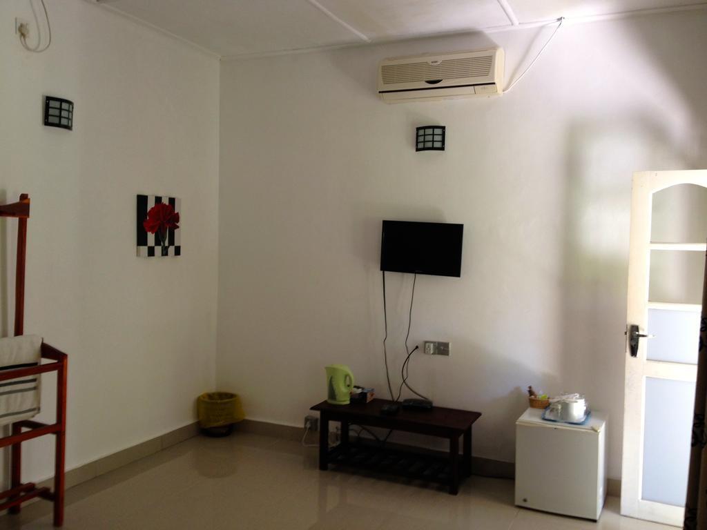 Fire Dragon Hideaway Hotel Negombo Phòng bức ảnh