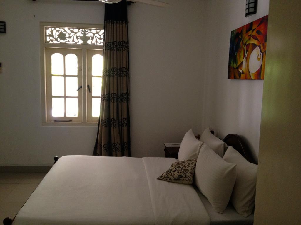 Fire Dragon Hideaway Hotel Negombo Phòng bức ảnh