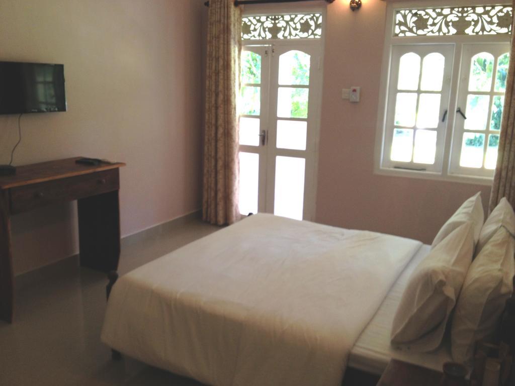 Fire Dragon Hideaway Hotel Negombo Phòng bức ảnh